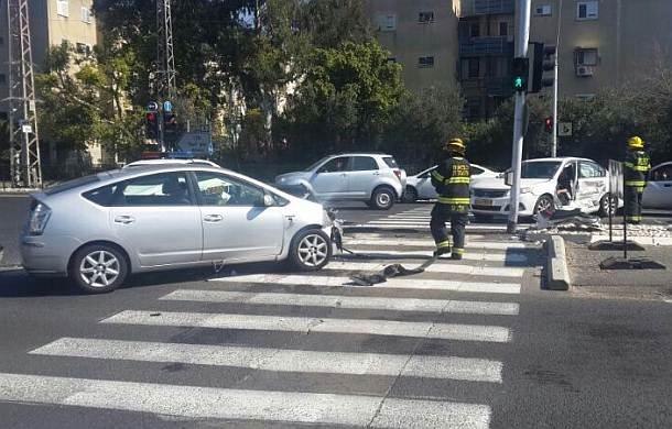 זירת התאונה, הבוקר (צילום: דוברות כיבוי אש)