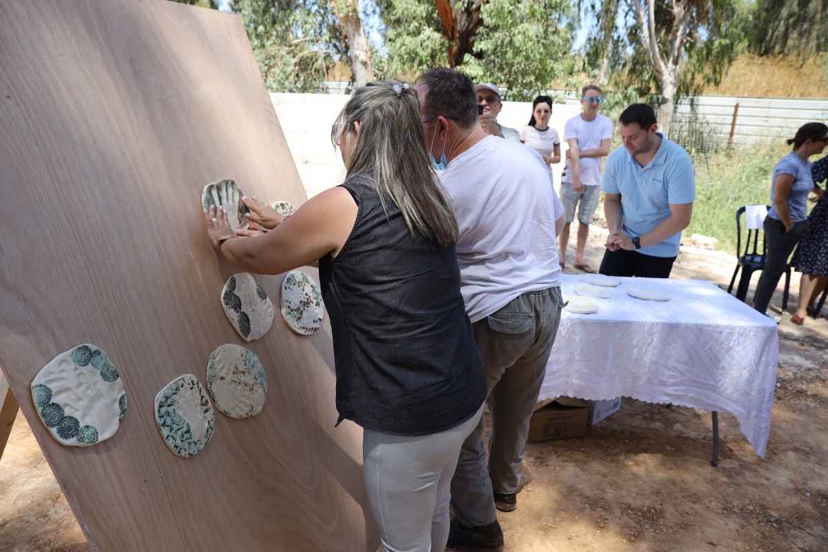 הנחת אבן פינה לגן אור cכפר ביאליק | צילום: שי אופק