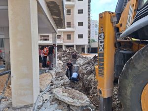 חילוץ הלכוד מהתעלה | צילום: דוברות איחוד הצלה