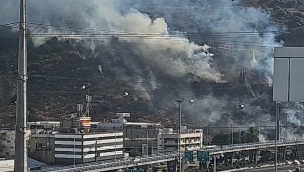 שריפה גדולה בצומת הצ'ק פוסט | צילום: דוברות כבאות והצלה חוף