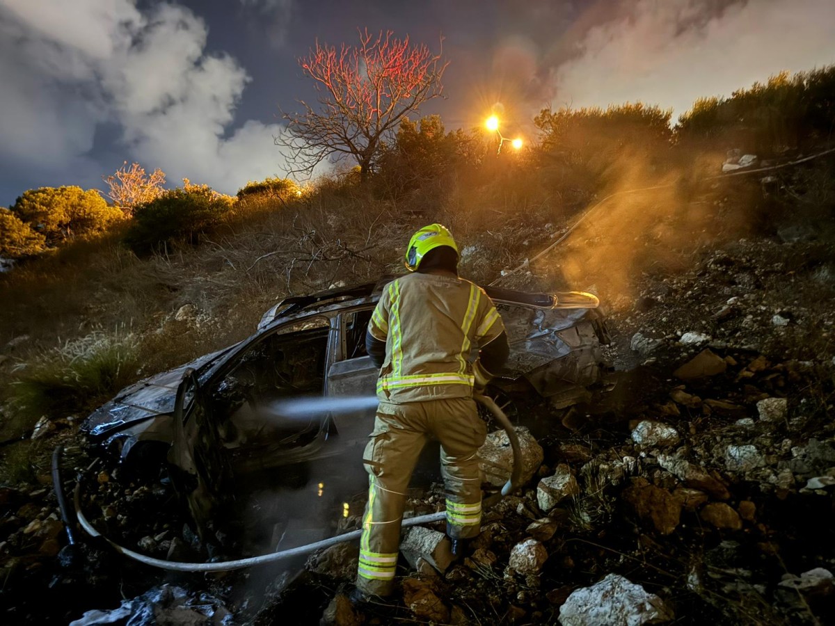 הרכב שהידרדר לתהום בדרך פרויד | צילום: דוברות כבאות והצלה