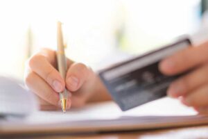 אשראי, המחאות, עסקה, עסקים אילוסטרציה